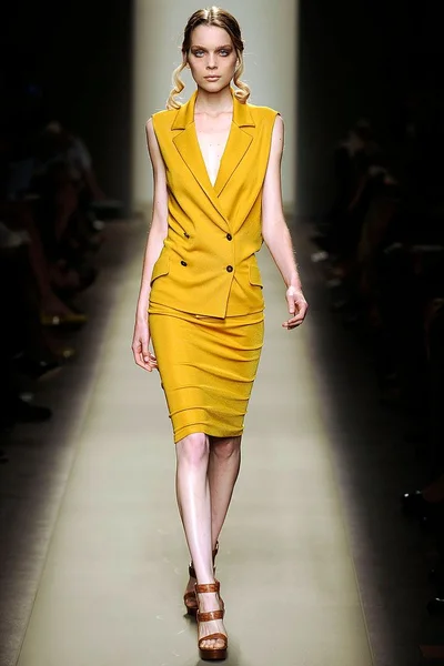 Look 13